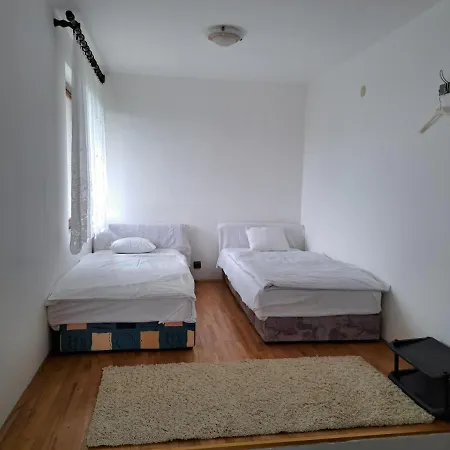 Apartment Apartman R-saray